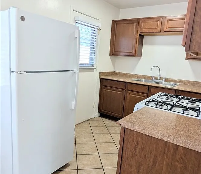 209 N Florence St — Photo 6