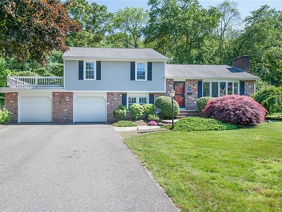 3rd image of 151 Suffolk Dr