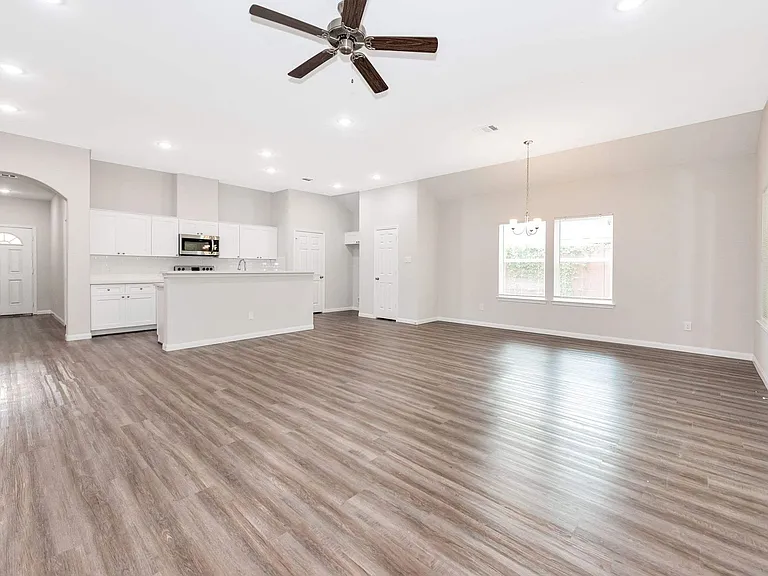 1206 Denison Ave — Photo 2