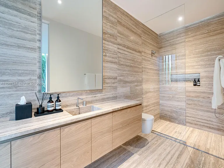 28 W Dilido Dr — Photo 26