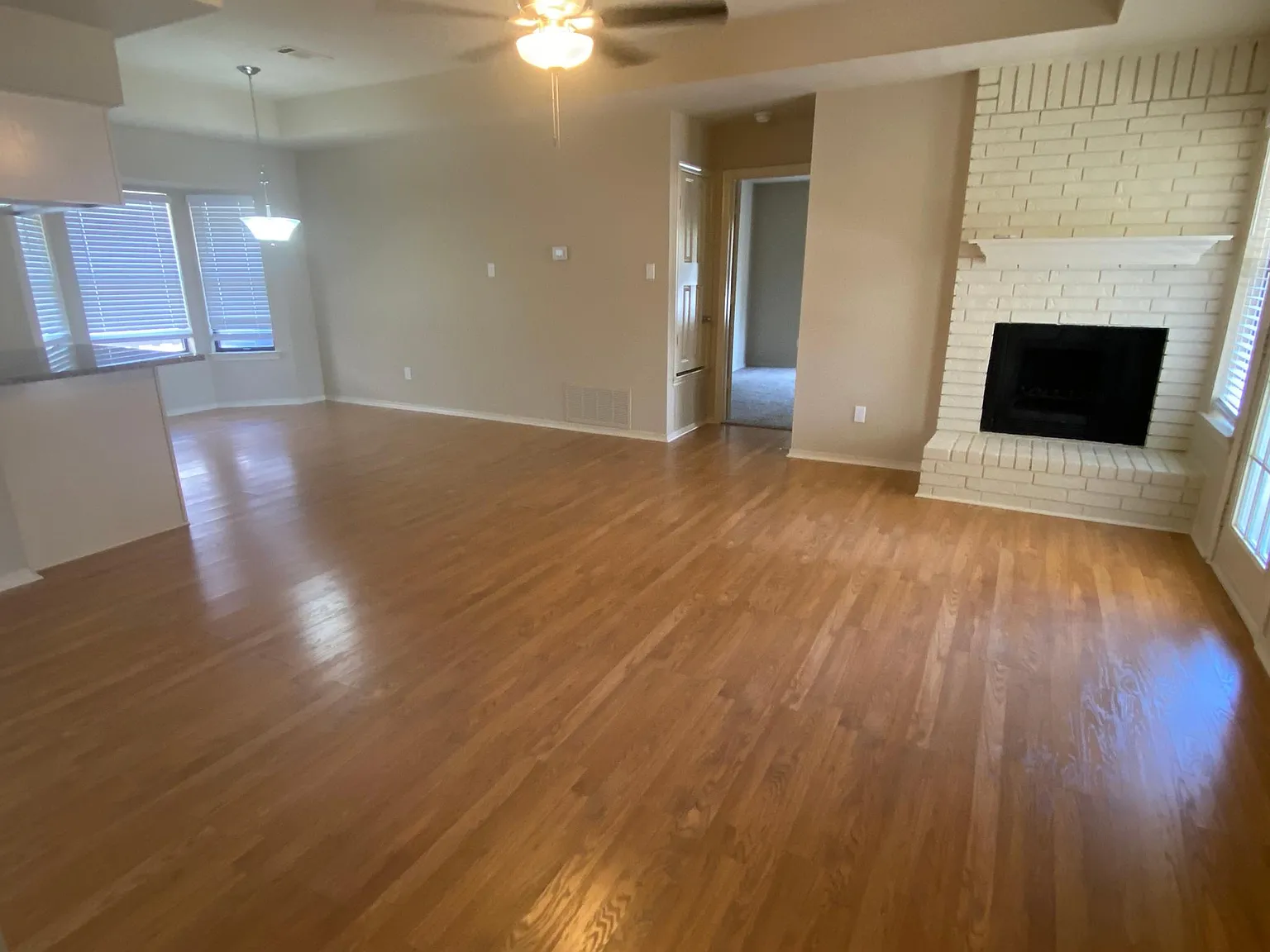 3 bed, 1366 sqft, $2,000 — Photo 3