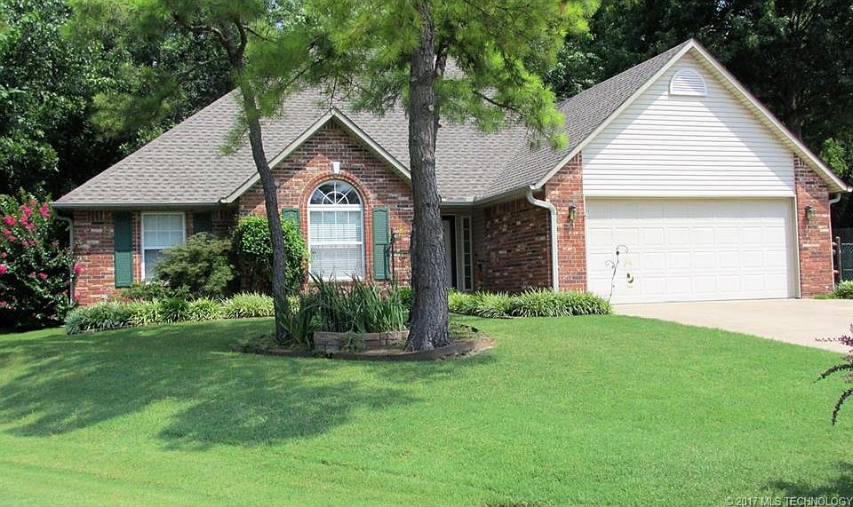 1st image of 2708 Parkwood Ct