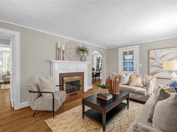 2nd image of 3118 Collier Dr