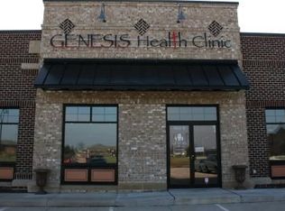 1601 Boyson Square Dr #B, Hiawatha, IA 52233