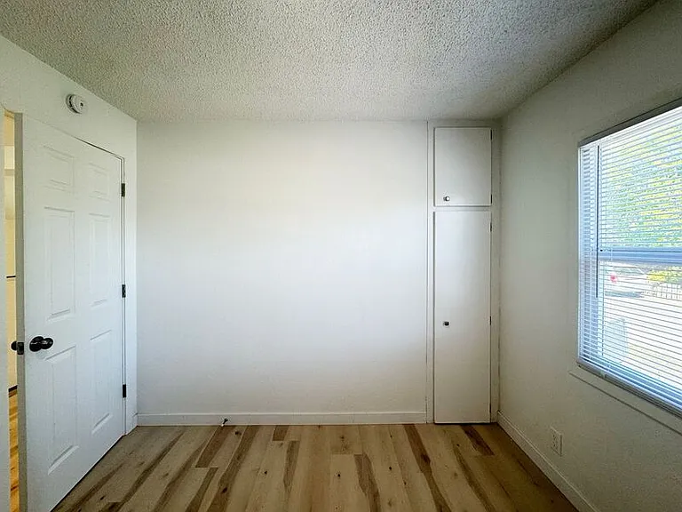 2210 W 19th Ave — Photo 14