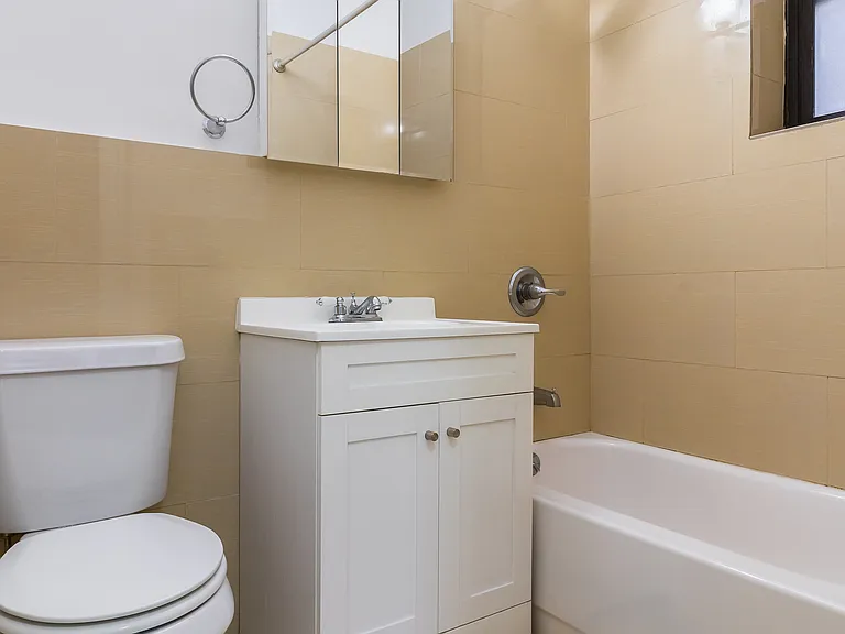 341 W 45th St #114 — Photo 3