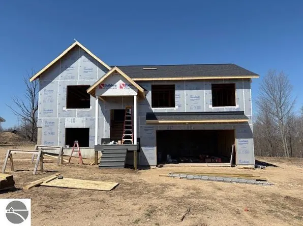 1690 Finch Dr, Traverse City, MI 49685