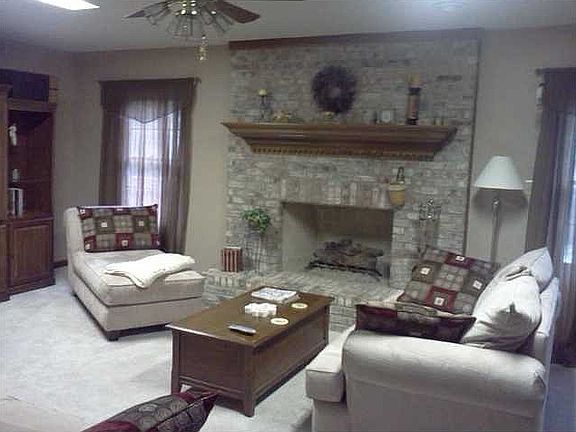 Great room w/gas fireplace