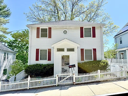 6 Larch St Photo 1