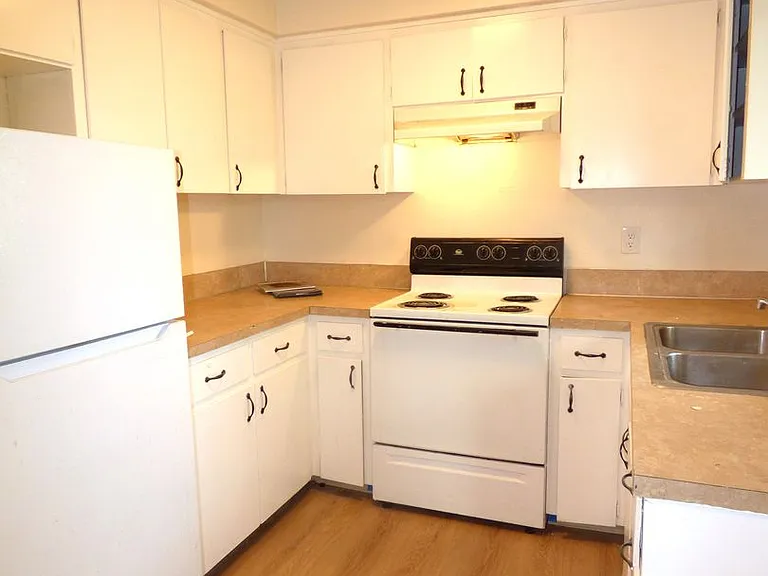 721-759 Hawthorne Ave NE — Photo 9