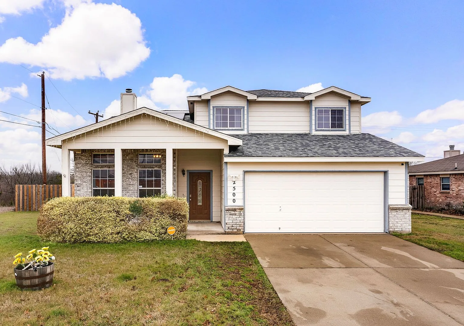 2500 Waterfall Dr — Photo 3