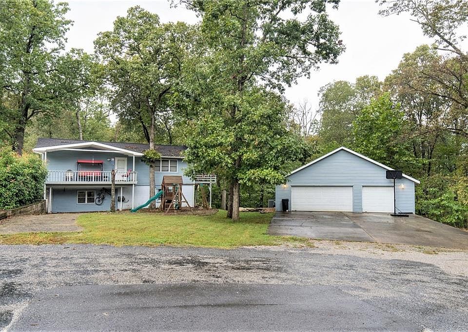 1st image of 32 Cranfield Dr