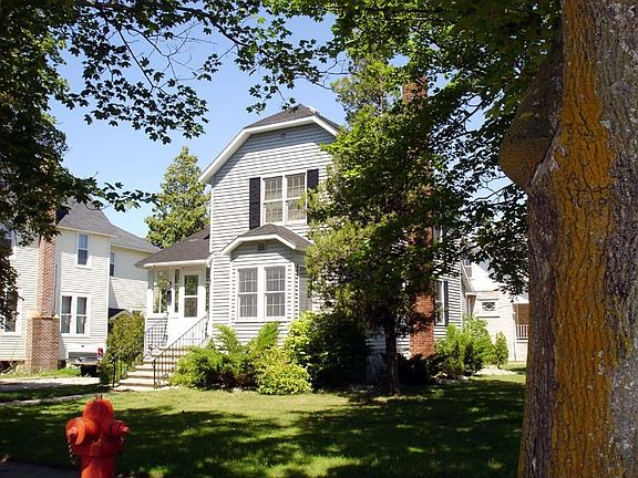 2nd image of 448 Arbutus Ave