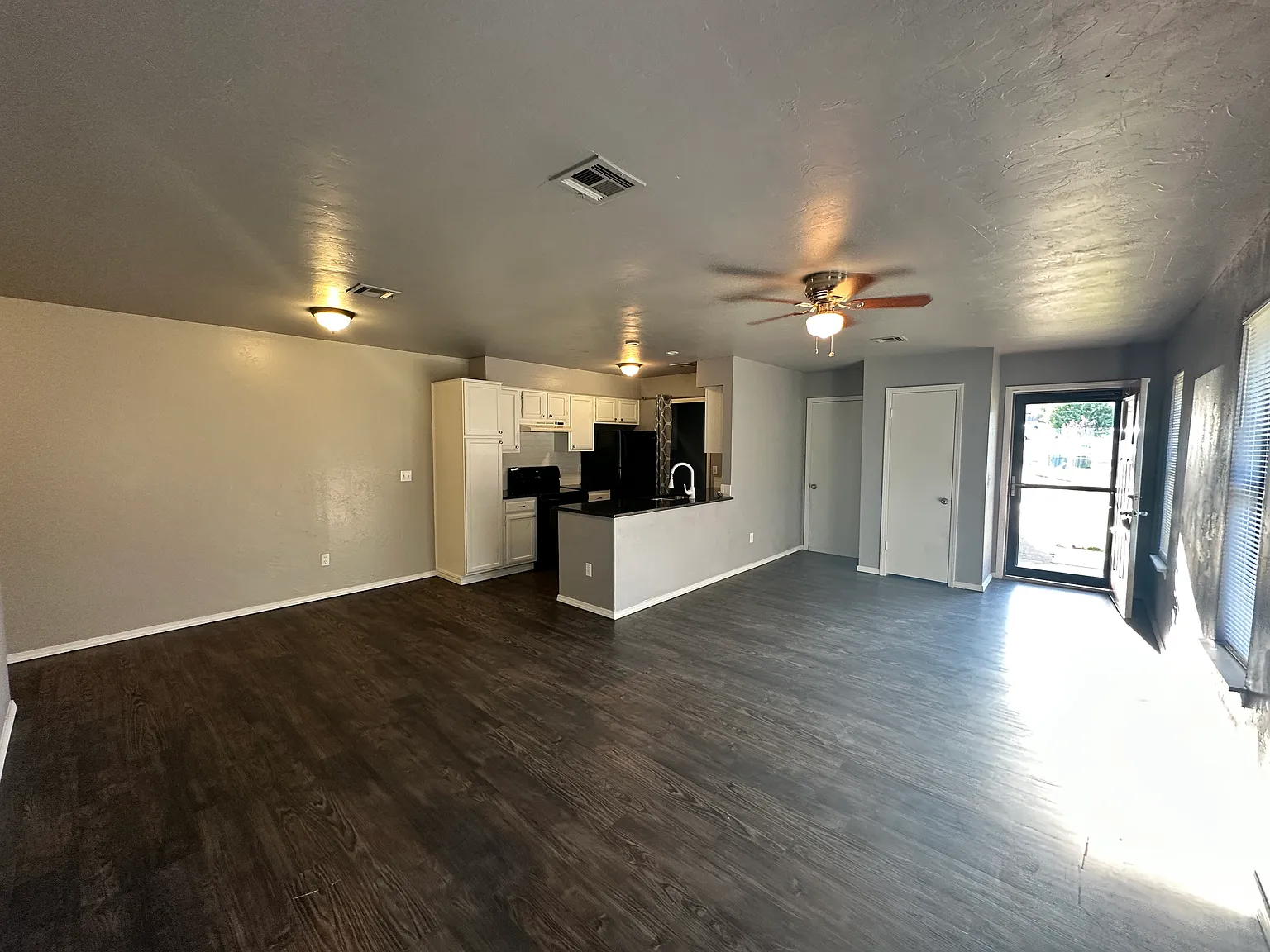 2 bed, 1040 sqft, $1,075 — Photo 2