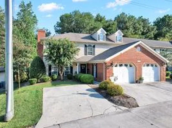 1696 Red Oak Dr, Dalton, GA 30721