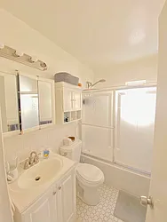 Rented by Zikos Realty Services