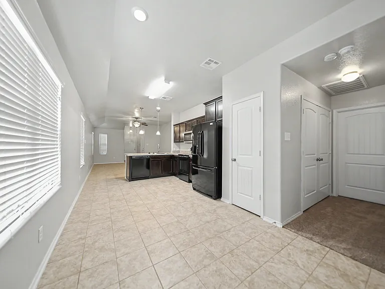 244 Circle Way — Photo 8
