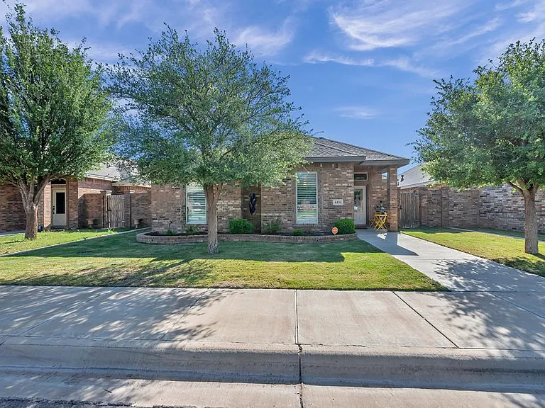 4416 Guadalupe — Photo 1
