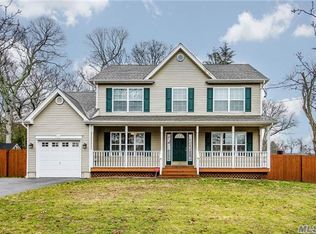 37 Elliot Ave, Lake Grove, NY 11755