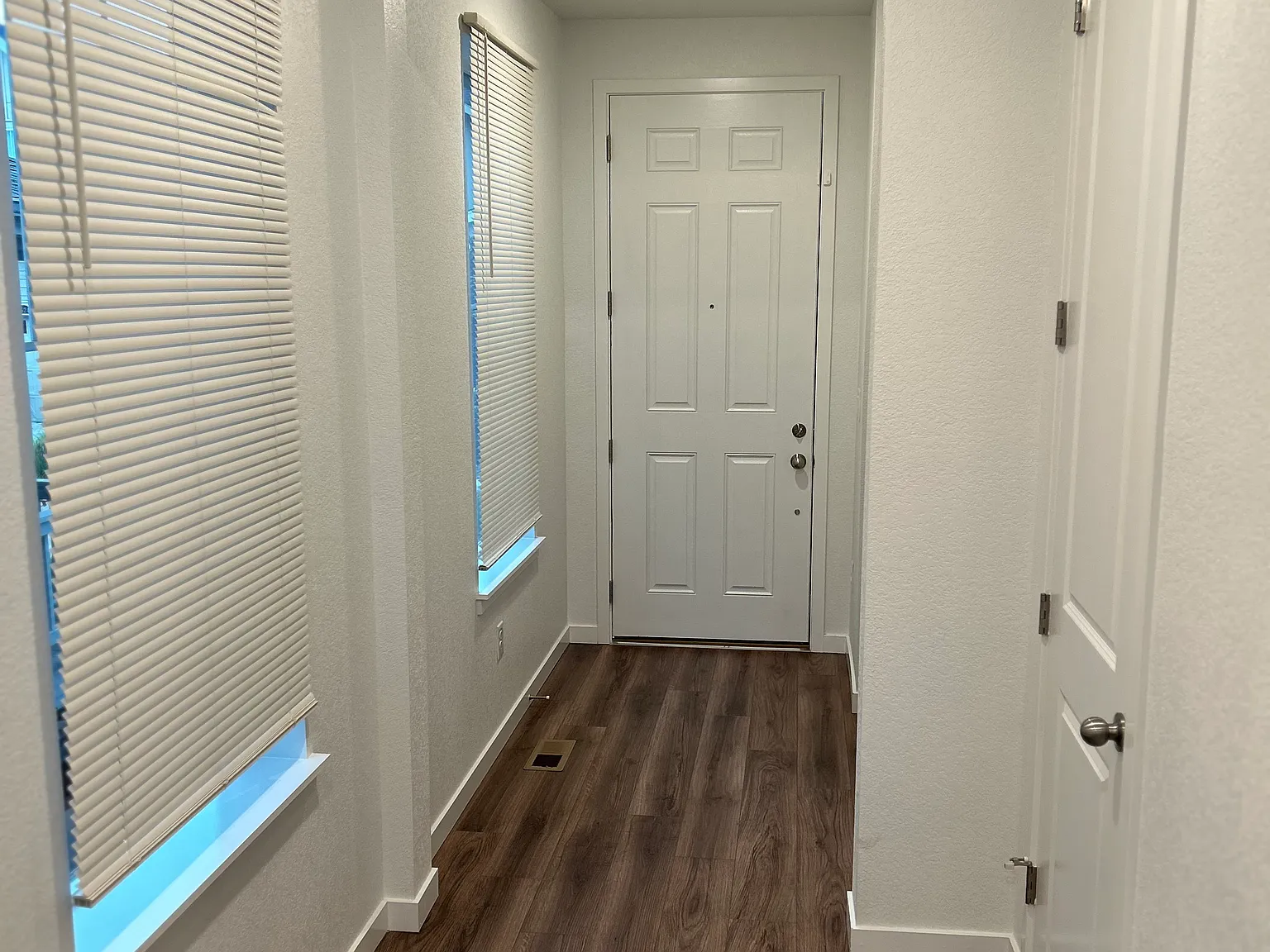 3 bed, 2595 sqft, $3,100 — Photo 3