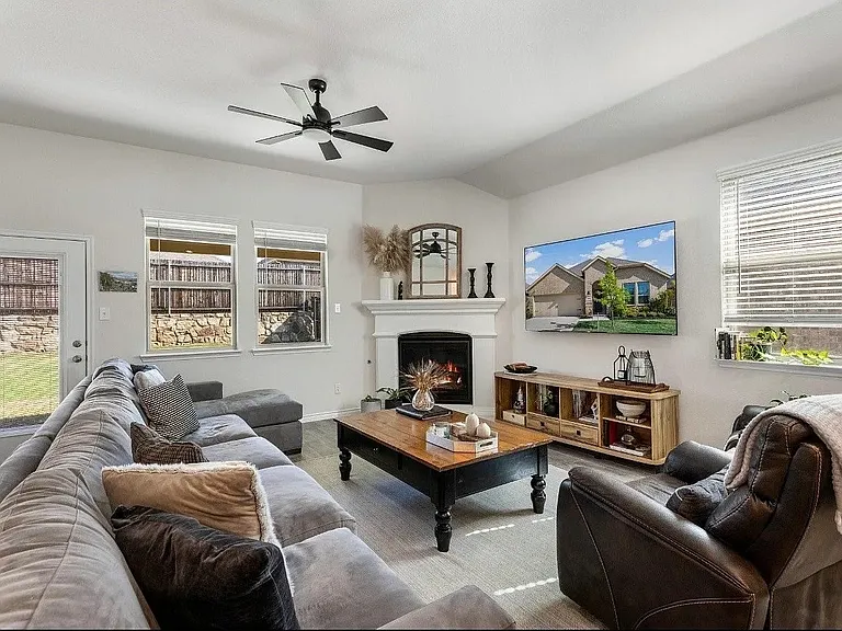 4122 Ellinger Dr — Photo 8