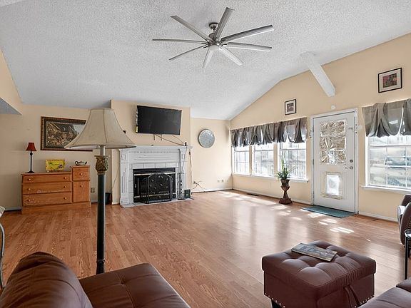 3rd image of 1626 Pine St