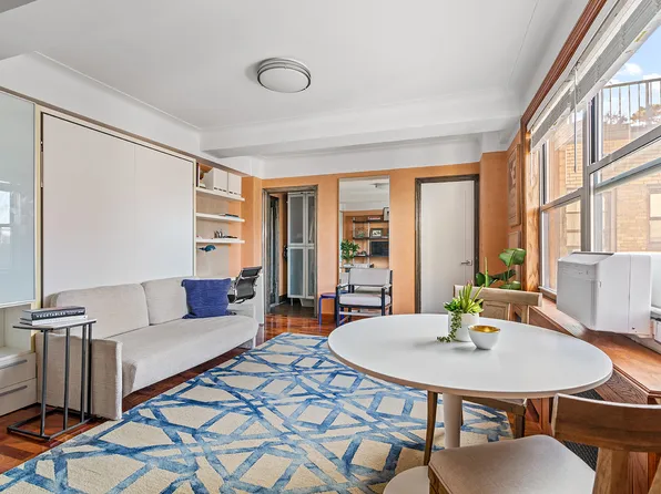 70 Remsen Street 10E image 4 of 4