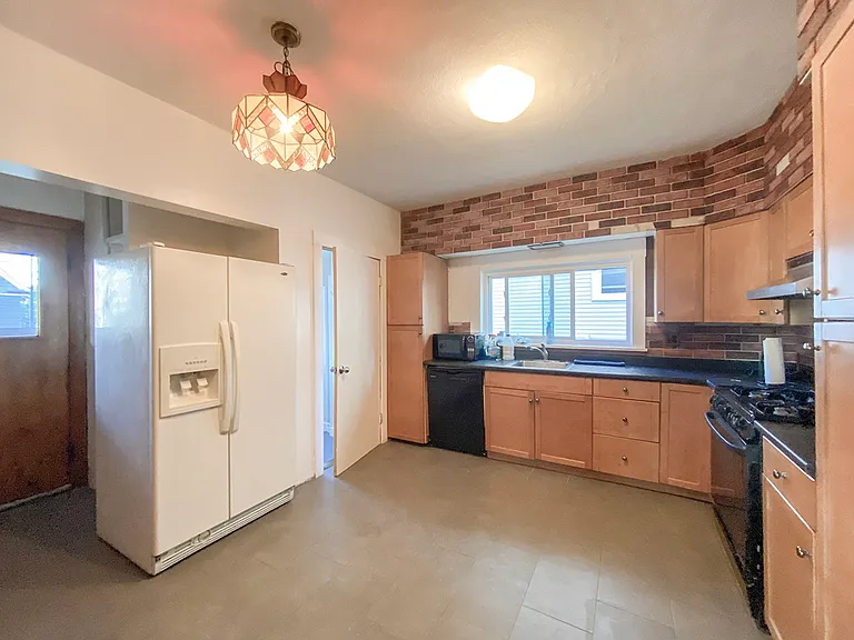 21 Lovell St #1 — Photo 3