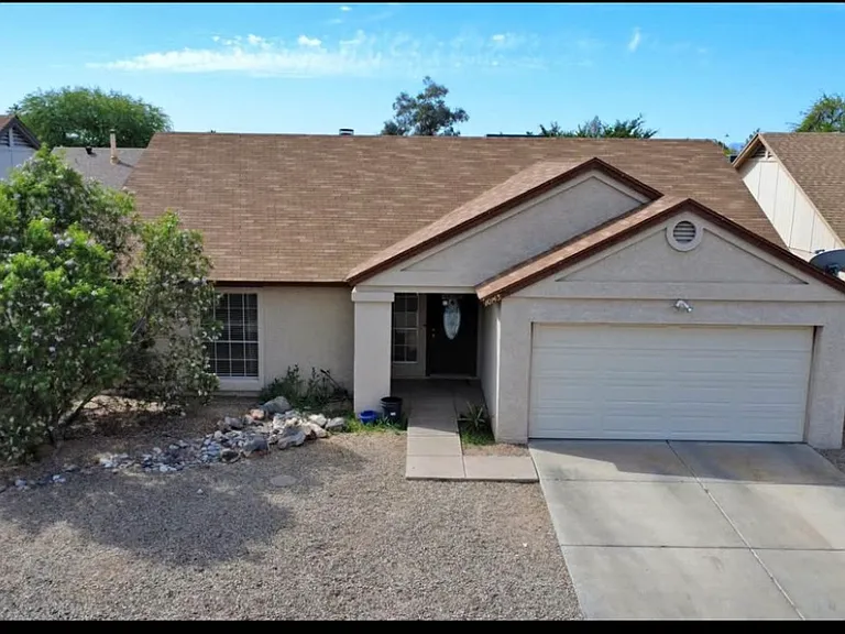 10143 W Colter St — Photo 1