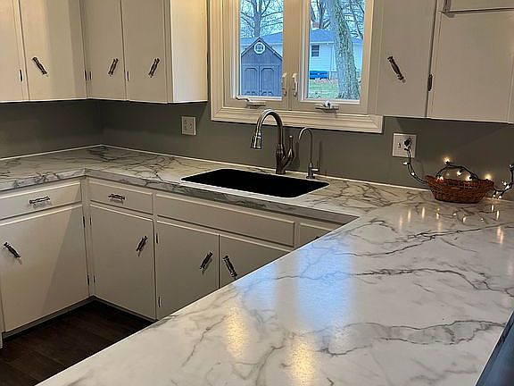 4th image of 219 Parkview Cir