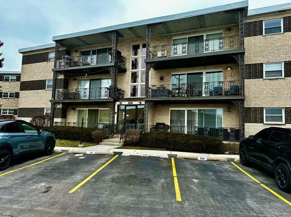 905 8th Ave APT 10, La Grange, IL 60525