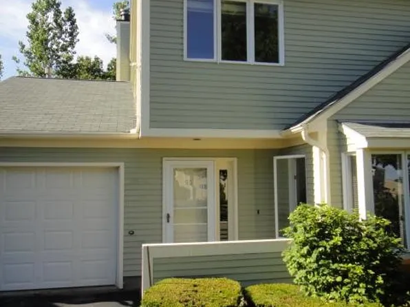 55 Oakwood Ln, Worcester, MA 01604