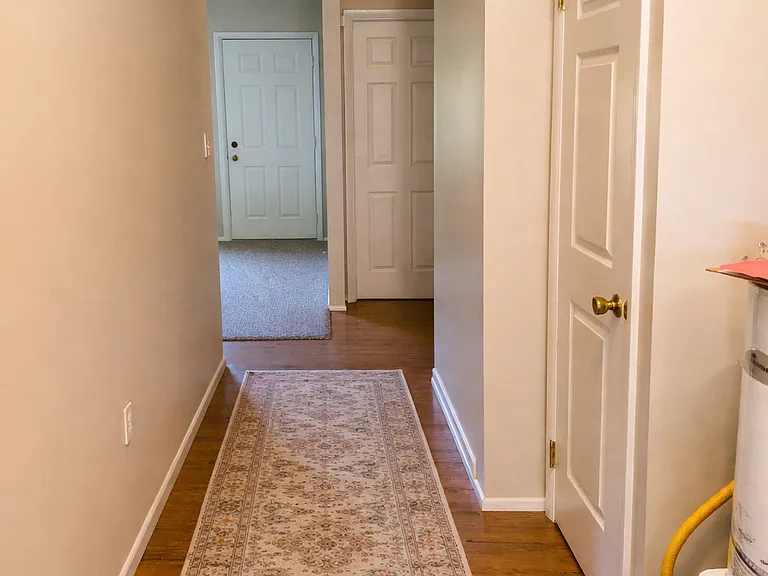 Entrance with washer/dryer hookups
