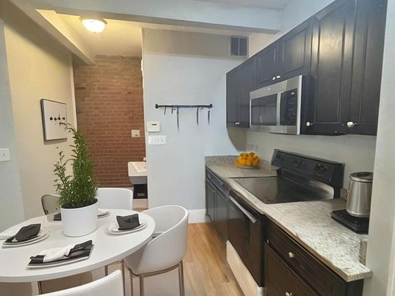 5th image of 18 Hyde Park Ave APT 4