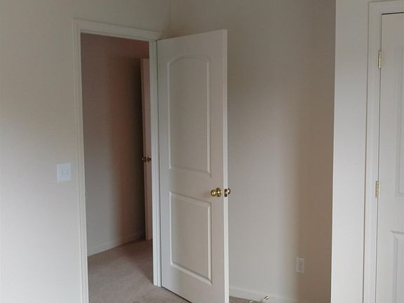 4th image of 208 Lindsay Meadow Ct