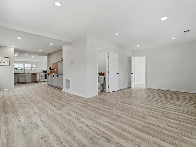 1566 NW 9th Ave — Photo 2
