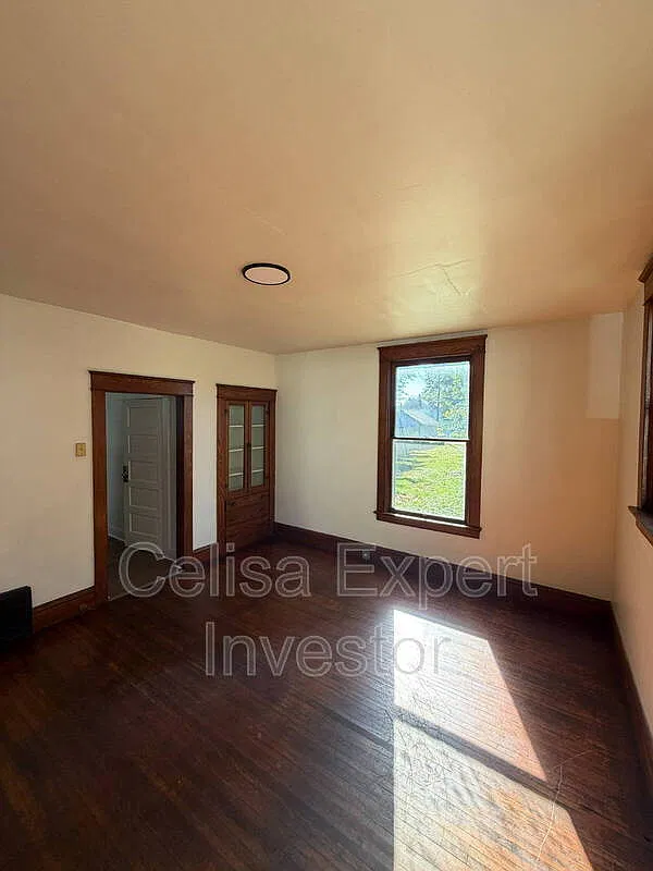 4 bed, 1.5 bath, 1812 sqft, $1,300 — Photo 4