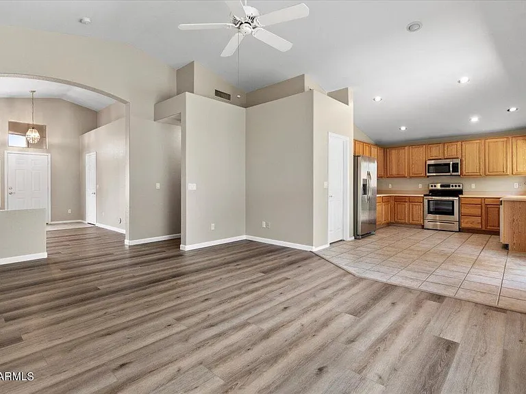 312 E Mesquite St — Photo 2