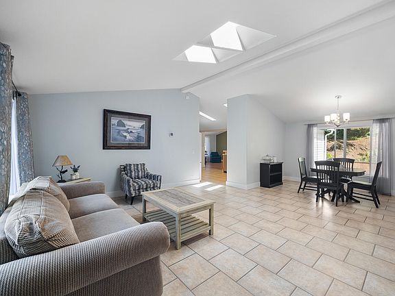 4th image of 1180 Phelps Ave W