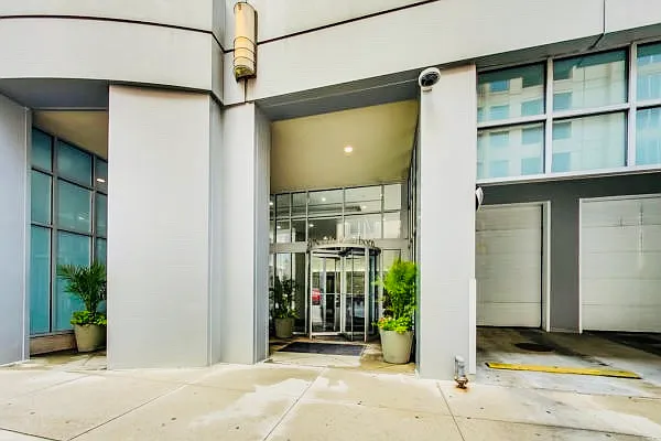 600 N Dearborn St #13 — Photo 12