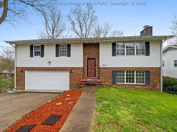 1977 Oakridge Dr, Charleston, WV 25311