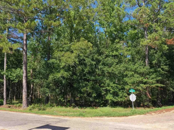 3 Harris St, Atmore, AL 36502