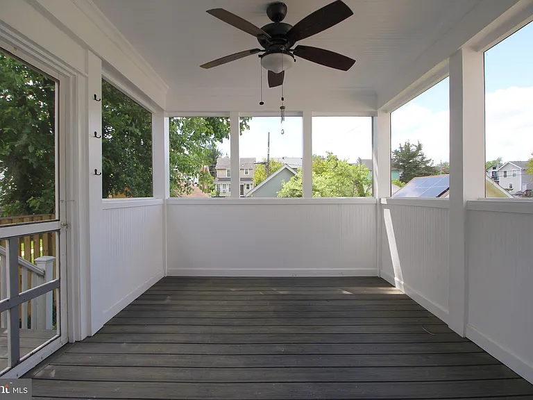 2417 Otis St NE — Photo 16
