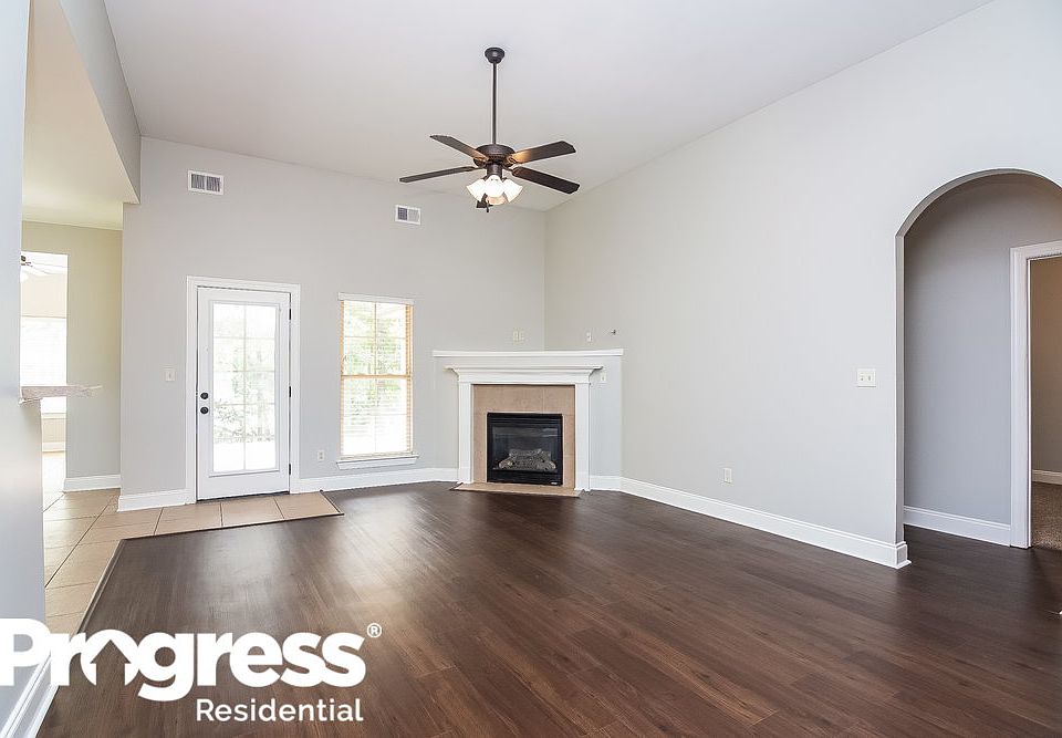 1st image of 305 Fairway Trace Dr
