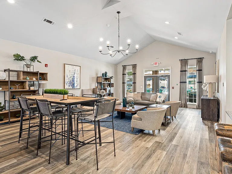 The Met Apartment Homes — Photo 14