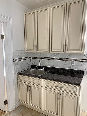 1st image of 2571 31st St #21