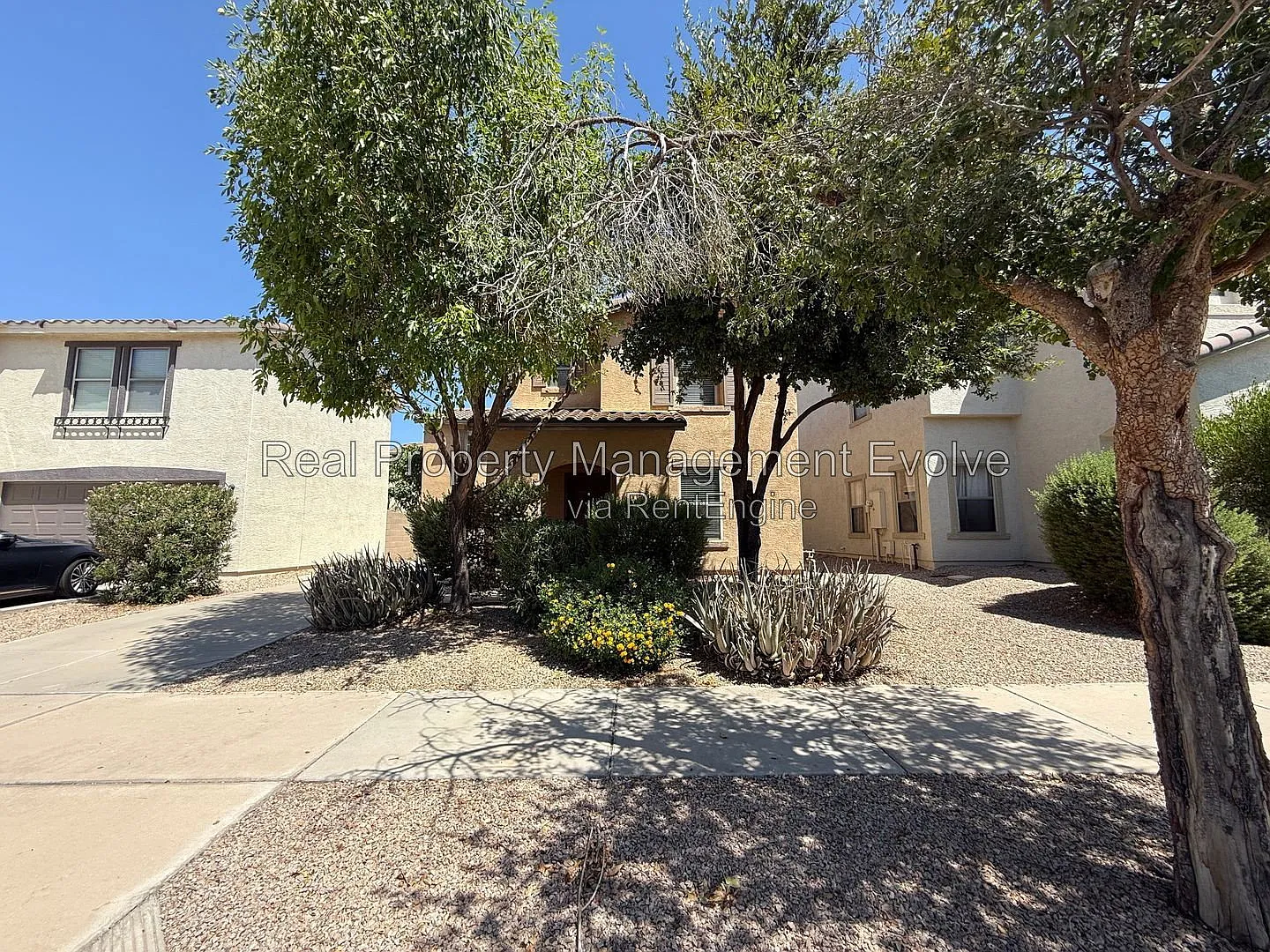 3 bed, 2.5 bath, 1864 sqft, $2,050 — Photo 2