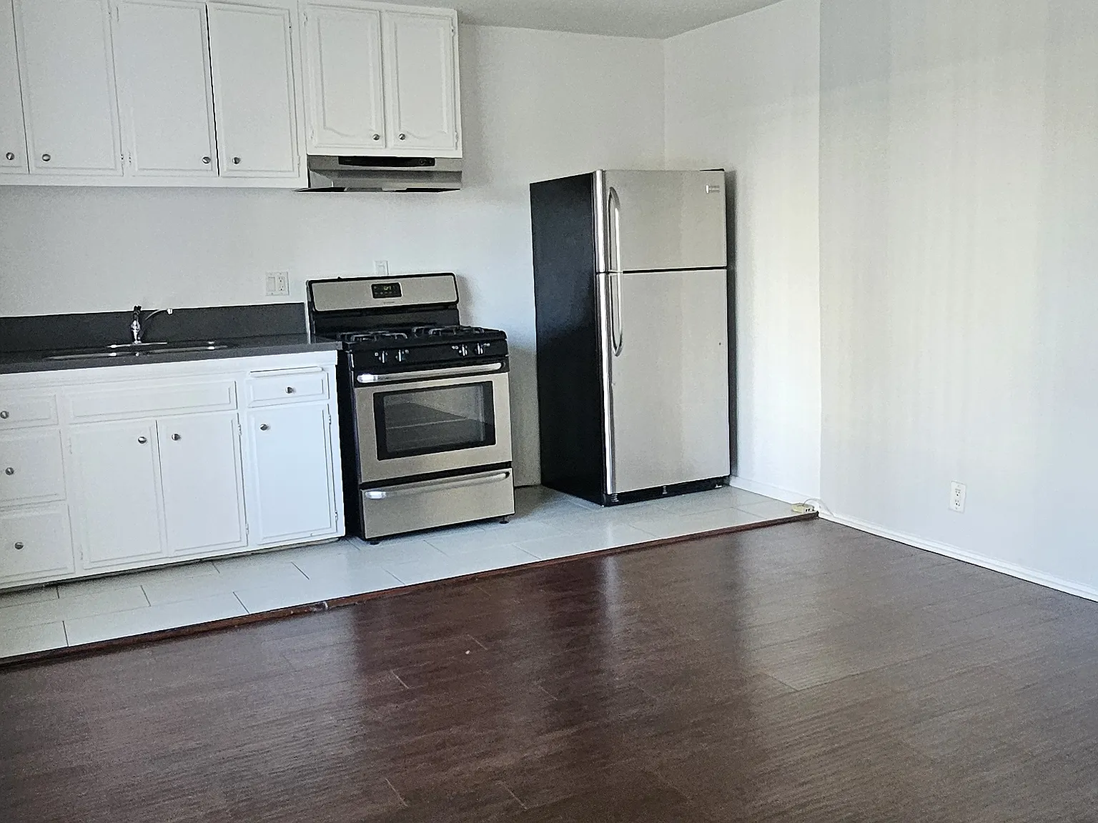 Studio, 400 sqft, $1,299 — Photo 2