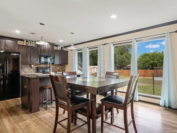 321 Autumn Ln, Poteet, TX 78065
