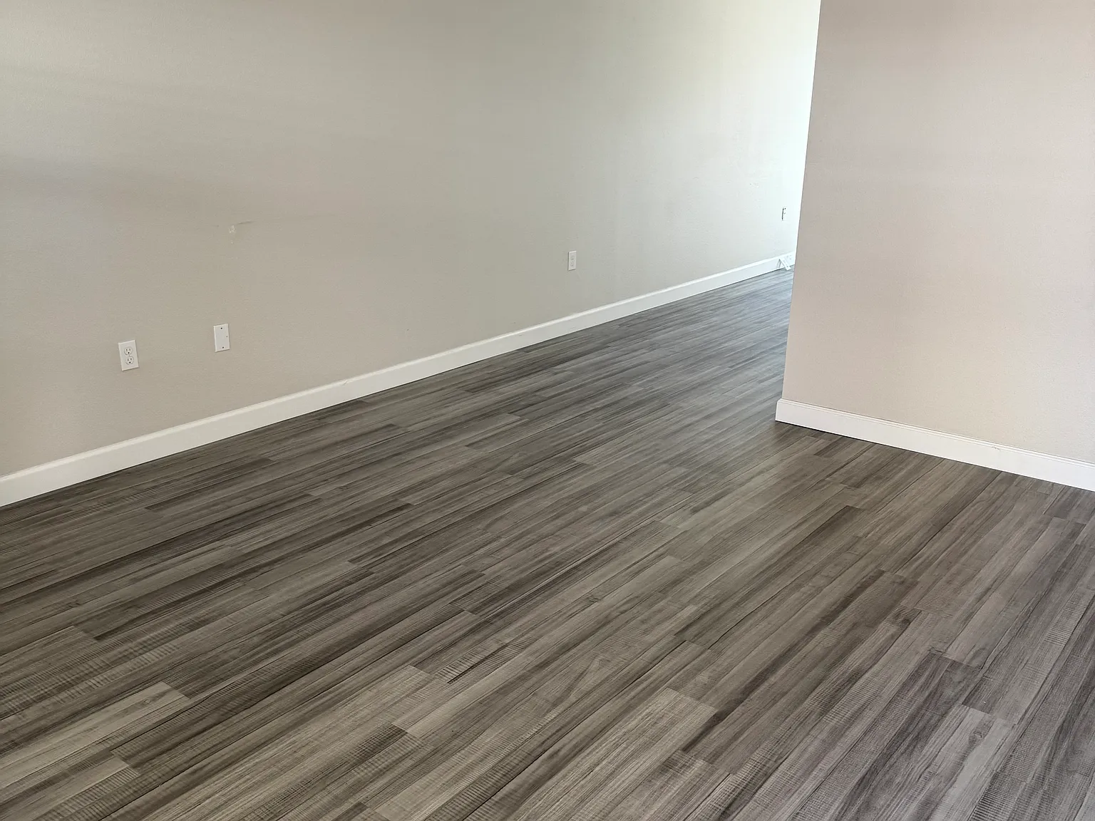 2 bed, 827 sqft, $1,625 — Photo 3